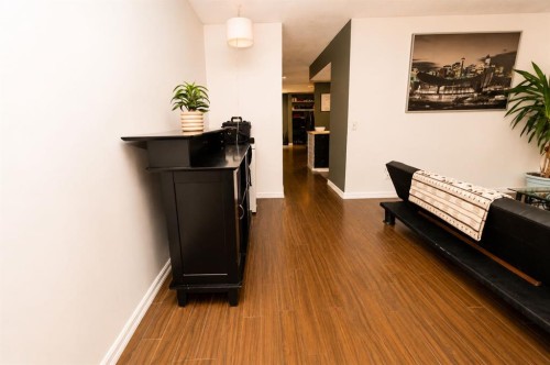 6527 Huntsbay Road Nw, Calgary, AB - Indoor Photo Showing Other Room