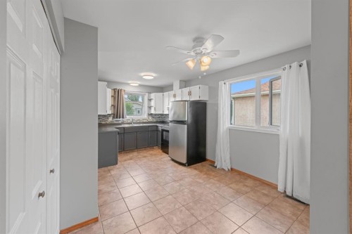 14538 37 Street Nw, Edmonton, AB - Indoor Photo Showing Kitchen