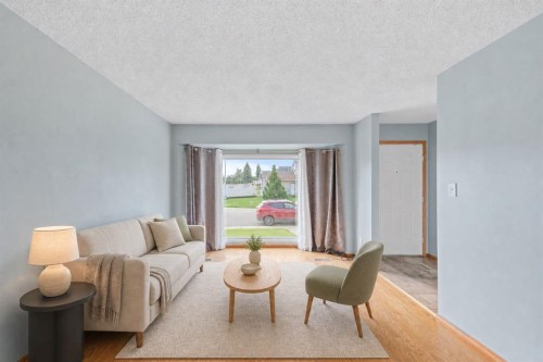 14538 37 Street Nw, Edmonton, AB - Indoor Photo Showing Living Room