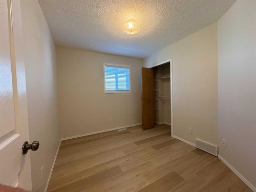 228 Erin Woods Drive Se, Calgary, AB - Indoor Photo Showing Other Room