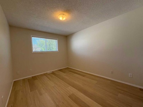 228 Erin Woods Drive Se, Calgary, AB - Indoor Photo Showing Other Room