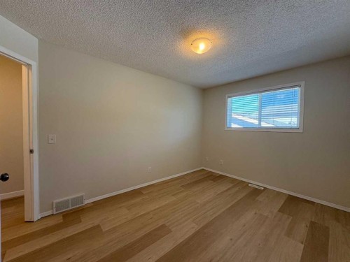 228 Erin Woods Drive Se, Calgary, AB - Indoor Photo Showing Other Room