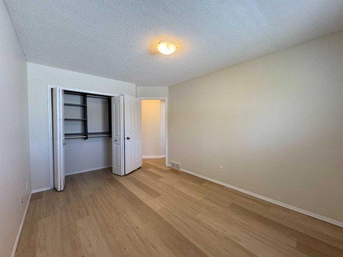 228 Erin Woods Drive Se, Calgary, AB - Indoor Photo Showing Other Room