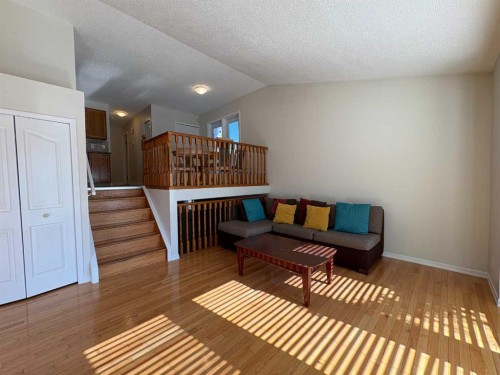 228 Erin Woods Drive Se, Calgary, AB - Indoor Photo Showing Other Room