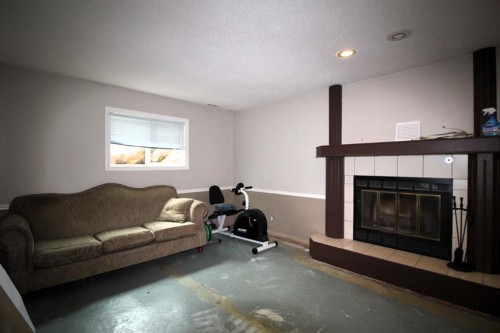 112 Macewan Meadow Crescent Nw, Calgary, AB - Indoor Photo Showing Living Room