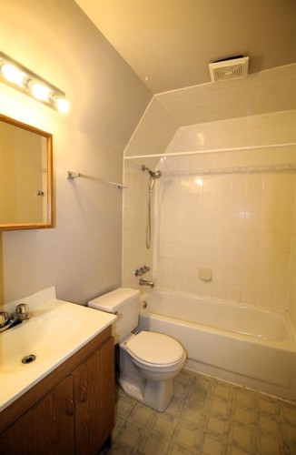 112 Macewan Meadow Crescent Nw, Calgary, AB - Indoor Photo Showing Bathroom
