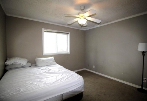 112 Macewan Meadow Crescent Nw, Calgary, AB - Indoor Photo Showing Bedroom