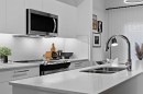 516-310 15 Avenue Sw, Calgary, AB  - Indoor Photo Showing Kitchen With Double Sink With Upgraded Kitchen 