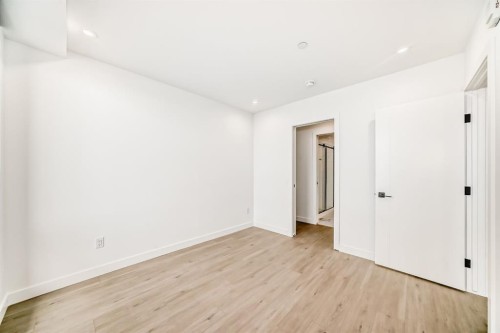 415-8375 Broadcast Avenue Sw, Calgary, AB - Indoor Photo Showing Other Room