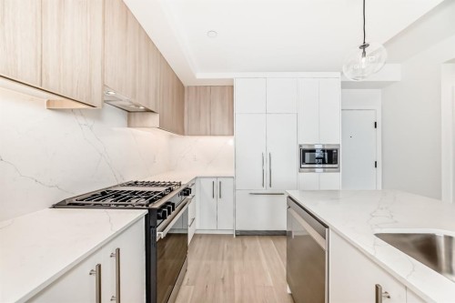 415-8375 Broadcast Avenue Sw, Calgary, AB - Indoor Photo Showing Kitchen With Upgraded Kitchen