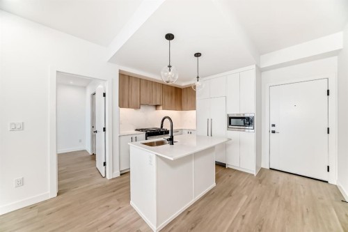 415-8375 Broadcast Avenue Sw, Calgary, AB - Indoor Photo Showing Kitchen With Upgraded Kitchen