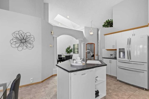 26 Chaparral Close Se, Calgary, AB - Indoor Photo Showing Kitchen