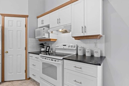 26 Chaparral Close Se, Calgary, AB - Indoor Photo Showing Kitchen