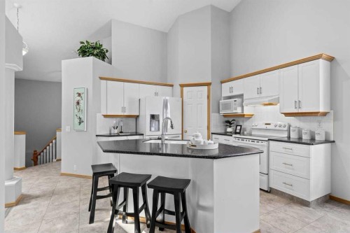 26 Chaparral Close Se, Calgary, AB - Indoor Photo Showing Kitchen