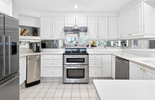 2030-720 13 Avenue Sw, Calgary, AB - Indoor Photo Showing Kitchen