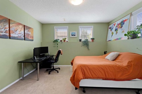 247 Copperfield Heights Se, Calgary, AB - Indoor Photo Showing Bedroom