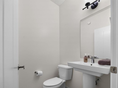 228 Masters Crescent Se, Calgary, AB - Indoor Photo Showing Bathroom