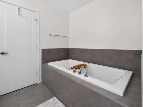 228 Masters Crescent Se, Calgary, AB - Indoor Photo Showing Bathroom