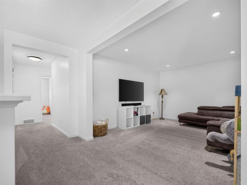 228 Masters Crescent Se, Calgary, AB - Indoor