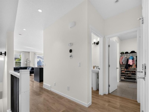 228 Masters Crescent Se, Calgary, AB - Indoor Photo Showing Other Room