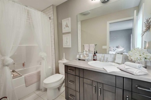 99 Mahogany Row Se, Calgary, AB - Indoor Photo Showing Bathroom