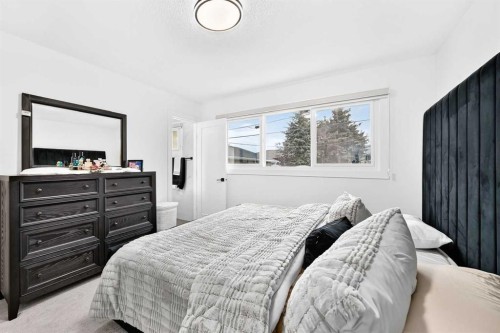 615 Marian Crescent Ne, Calgary, AB - Indoor Photo Showing Bedroom