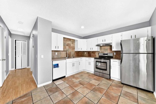 514 Whitehill Place Ne, Calgary, AB - Indoor Photo Showing Kitchen