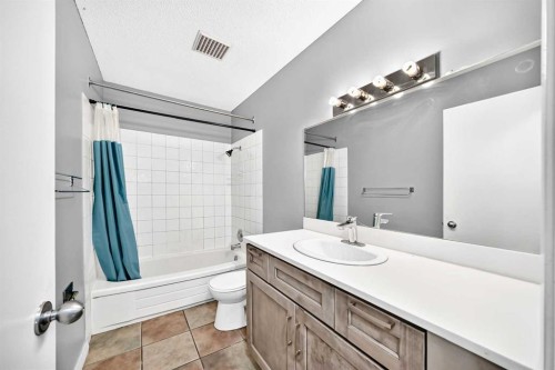 514 Whitehill Place Ne, Calgary, AB - Indoor Photo Showing Bathroom