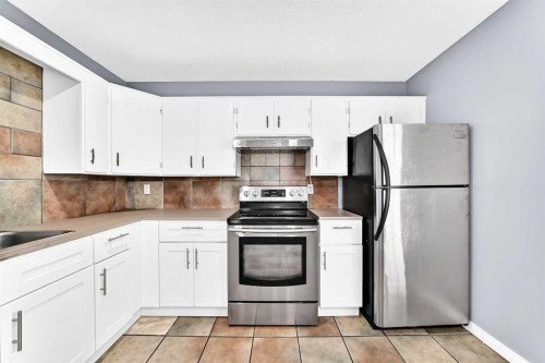 514 Whitehill Place Ne, Calgary, AB - Indoor Photo Showing Kitchen