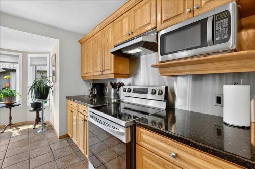 23 Cranfield Crescent Se, Calgary, AB - Indoor Photo Showing Kitchen