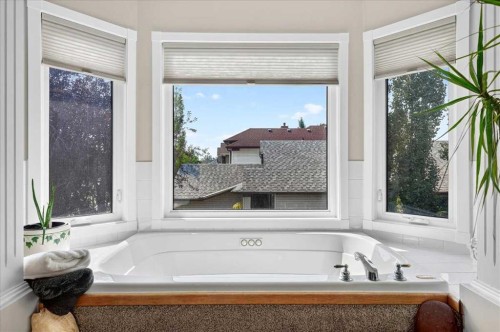 23 Cranfield Crescent Se, Calgary, AB - Indoor Photo Showing Bathroom