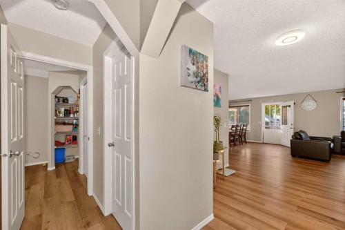 137 Douglas Glen Manor Se, Calgary, AB - Indoor Photo Showing Other Room
