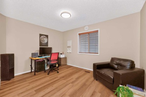 137 Douglas Glen Manor Se, Calgary, AB - Indoor