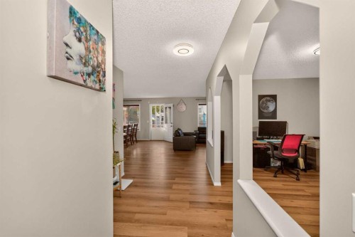 137 Douglas Glen Manor Se, Calgary, AB - Indoor Photo Showing Other Room