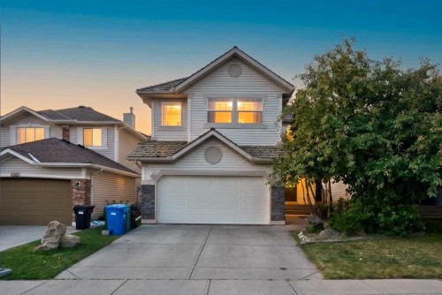 137 Douglas Glen Manor Se, Calgary, AB - Outdoor With Facade