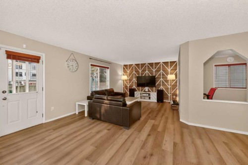 137 Douglas Glen Manor Se, Calgary, AB - Indoor Photo Showing Living Room