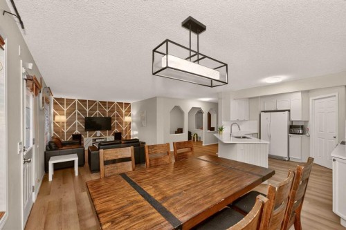 137 Douglas Glen Manor Se, Calgary, AB - Indoor Photo Showing Dining Room