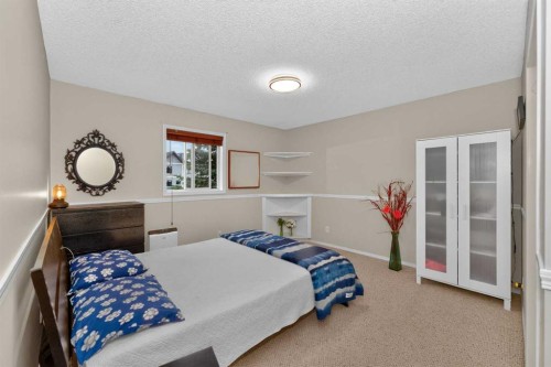 137 Douglas Glen Manor Se, Calgary, AB - Indoor Photo Showing Bedroom