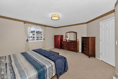 137 Douglas Glen Manor Se, Calgary, AB - Indoor Photo Showing Bedroom