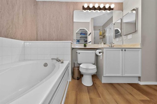 137 Douglas Glen Manor Se, Calgary, AB - Indoor Photo Showing Bathroom