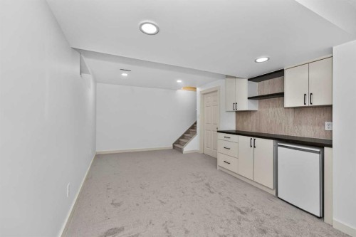 137 Douglas Glen Manor Se, Calgary, AB - Indoor