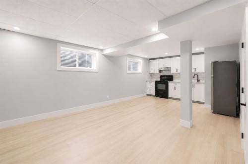 755 Penbrooke Road Se, Calgary, AB - Indoor