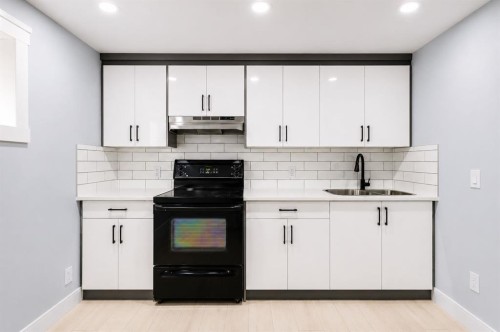 755 Penbrooke Road Se, Calgary, AB - Indoor Photo Showing Kitchen With Double Sink