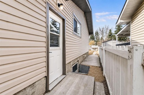 755 Penbrooke Road Se, Calgary, AB - Outdoor With Exterior