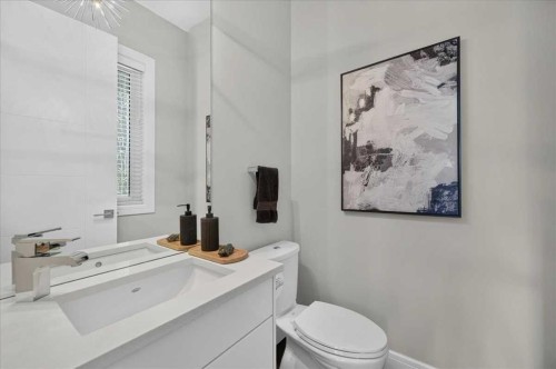 3127 44 Street Sw, Calgary, AB - Indoor Photo Showing Bathroom