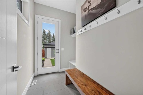 3127 44 Street Sw, Calgary, AB - Indoor Photo Showing Other Room