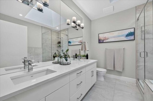 3127 44 Street Sw, Calgary, AB - Indoor Photo Showing Bathroom