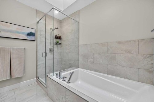 3127 44 Street Sw, Calgary, AB - Indoor Photo Showing Bathroom