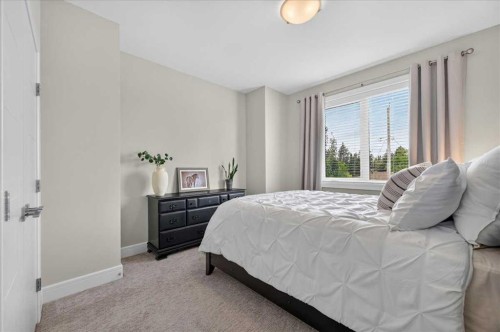 3127 44 Street Sw, Calgary, AB - Indoor Photo Showing Bedroom