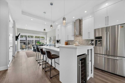 3127 44 Street Sw, Calgary, AB - Indoor Photo Showing Kitchen With Upgraded Kitchen